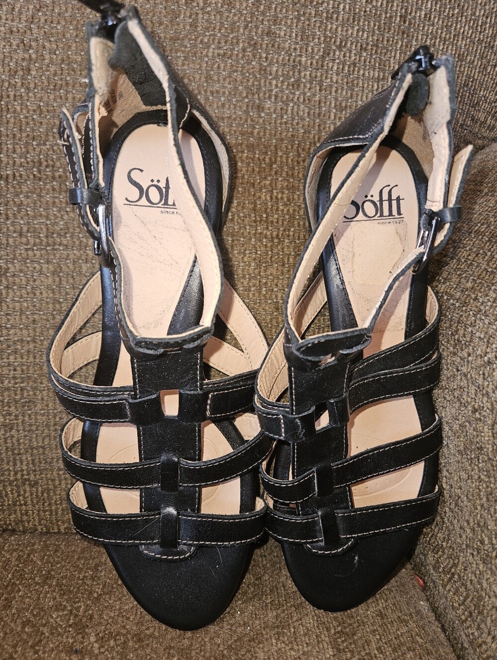 Sofft Sz 8 Black Strappy Leather Zip Back Wedge Sandals